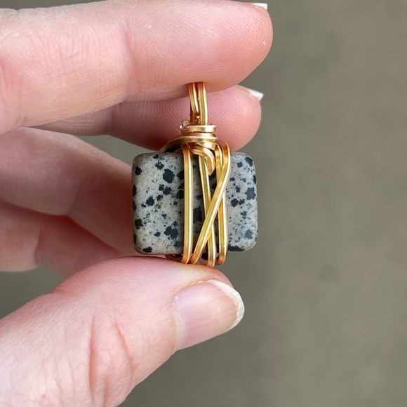 Dalmatian Jasper Square Cut Gold Tone Wire Wrap Necklace Handmade - Picture 6 of 7